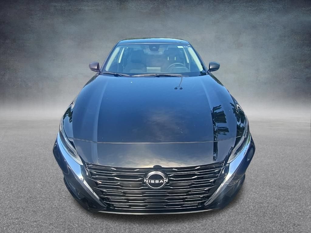 Used 2025 Nissan Altima 2.5 SV FWD image 3