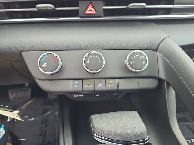 Used 2025 Hyundai Elantra SE FWD image 18