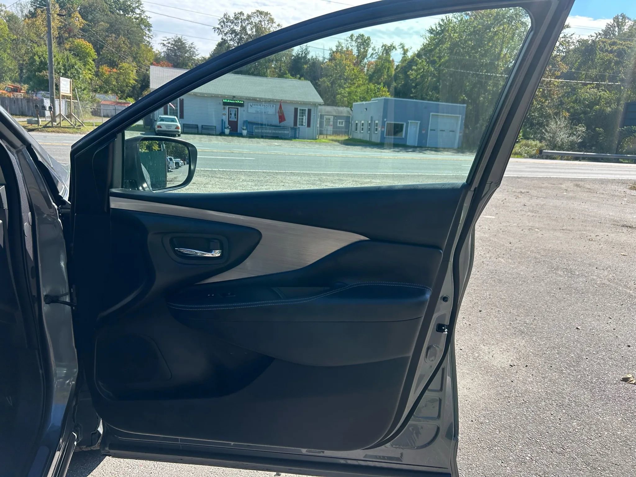 Used 2017 Nissan Murano SV image 15