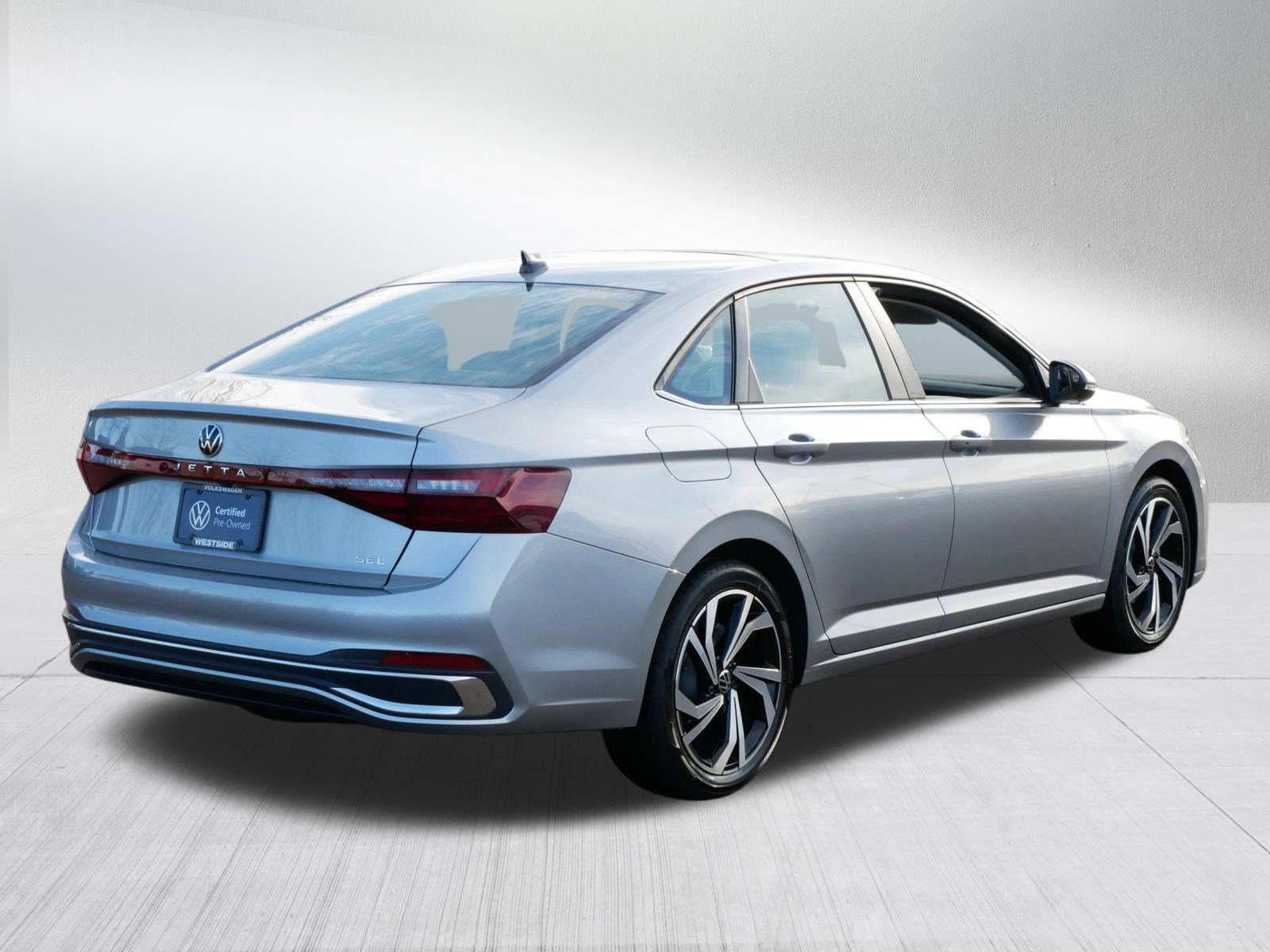Certified 2025 Volkswagen Jetta SEL image 7