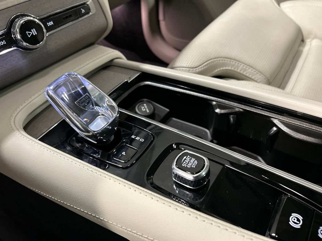 Certified 2025 Volvo XC90 T8 Ultra w/ Protection Package Premier AWD/4WD image 19