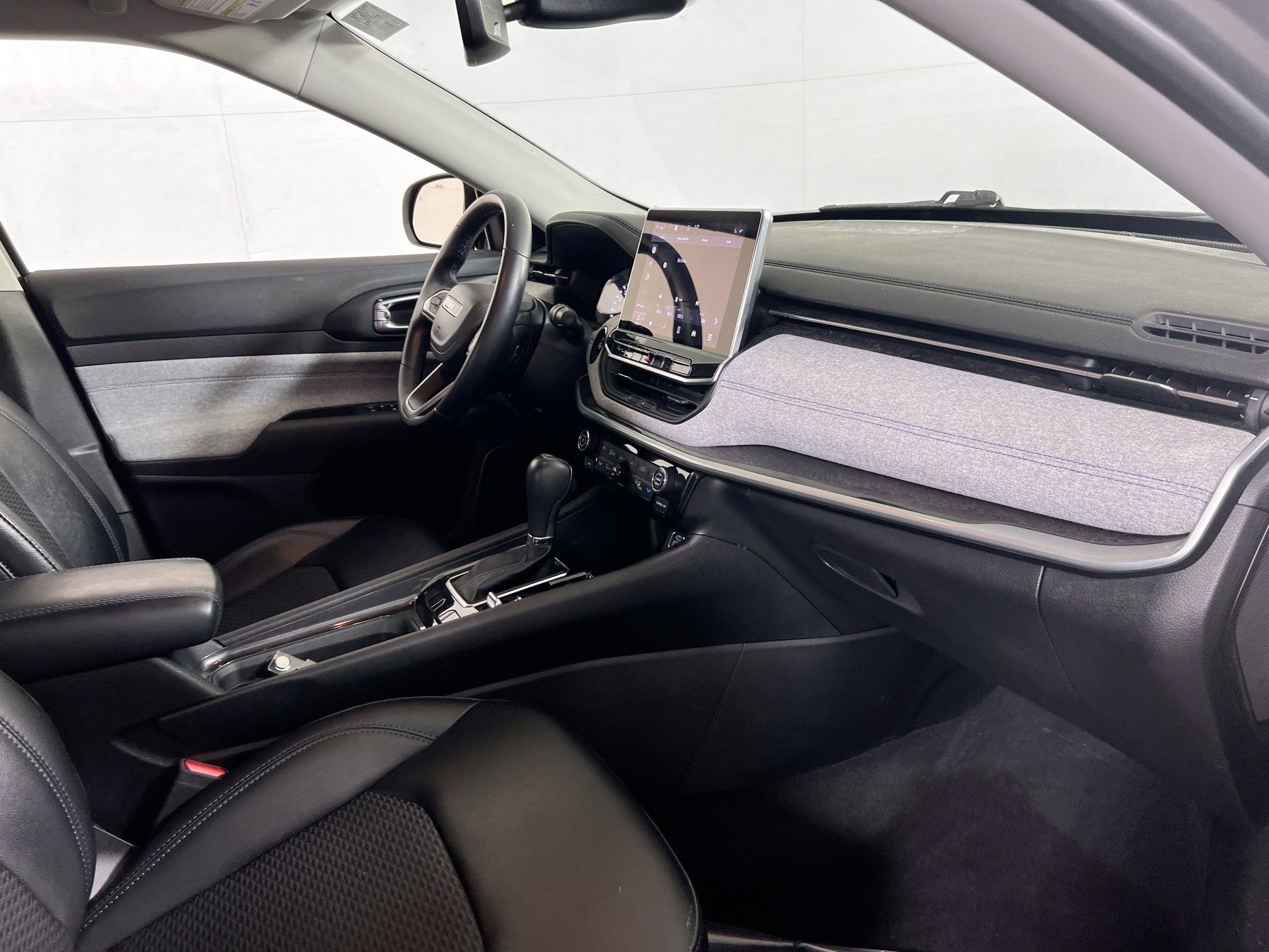 Used 2022 Jeep Compass Latitude w/ Convenience Group image 27