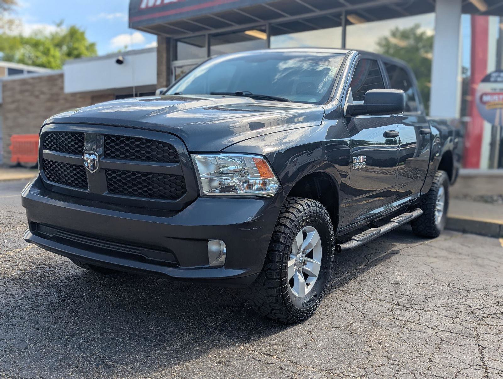 Used 2017 RAM 1500 Express AWD/4WD image 2