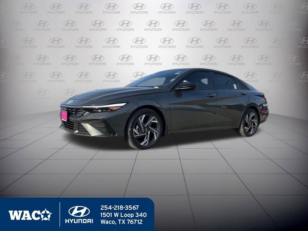 Used 2025 Hyundai Elantra Sport image 3