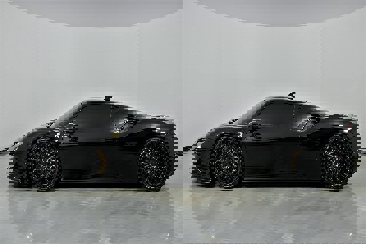 Used 2022 Ferrari SF90 Stradale image 8