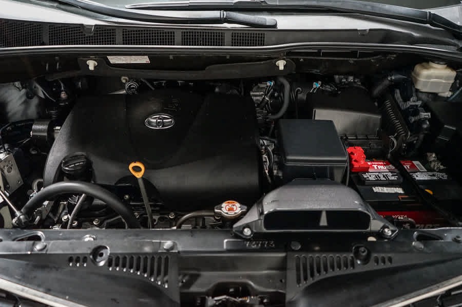 Used 2018 Toyota Sienna SE w/ Carpet Mat Package FWD image 30