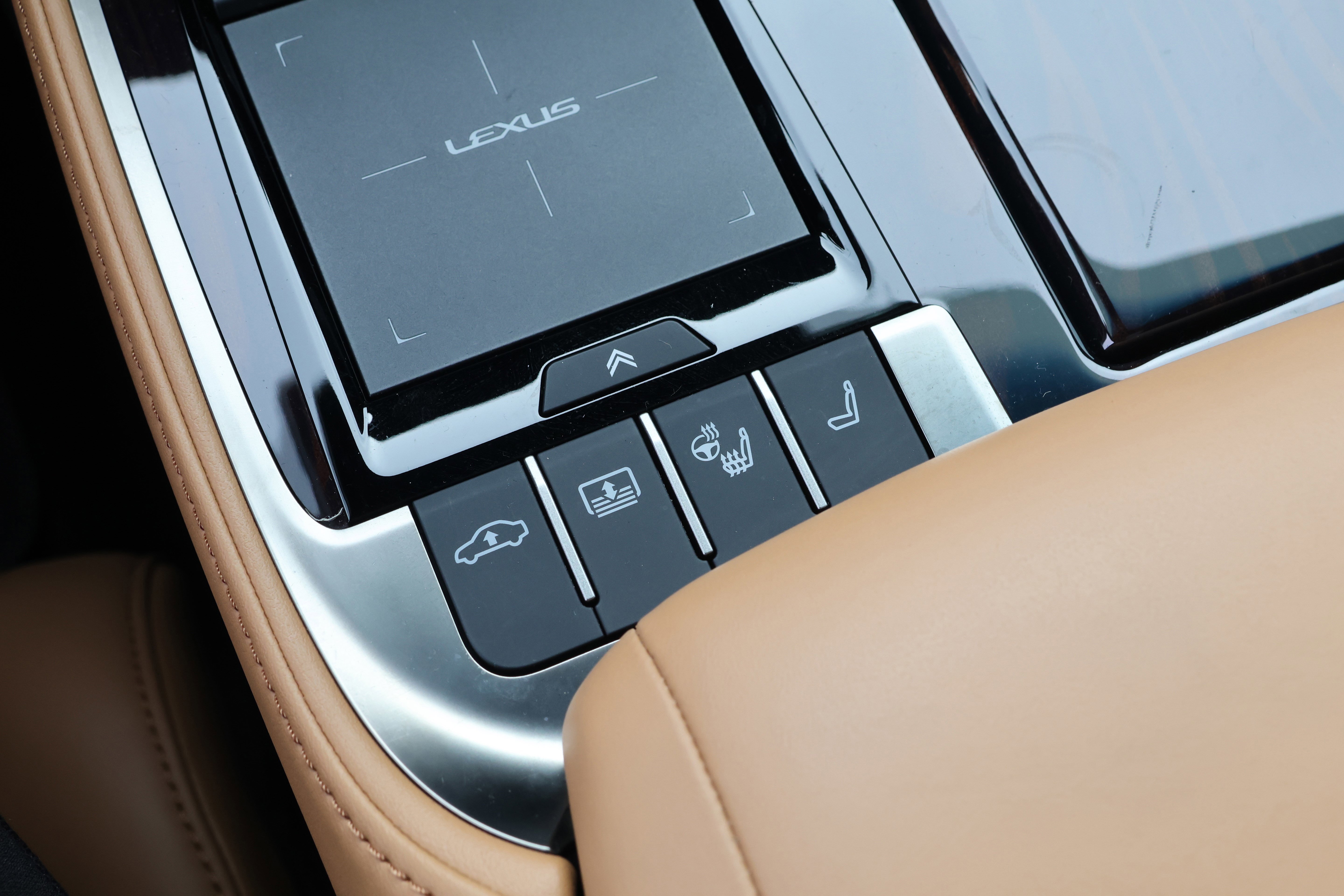 Used 2021 Lexus LS 500h image 30