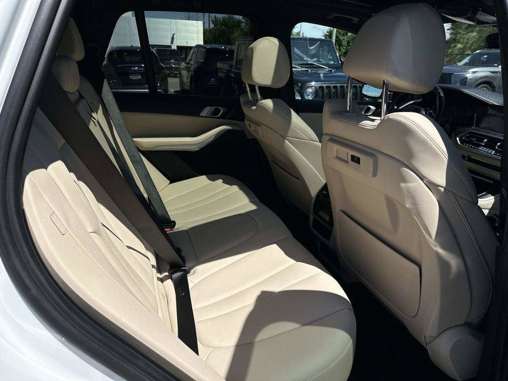 Used 2022 BMW X5 xDrive40i w/ Premium Package AWD/4WD image 39