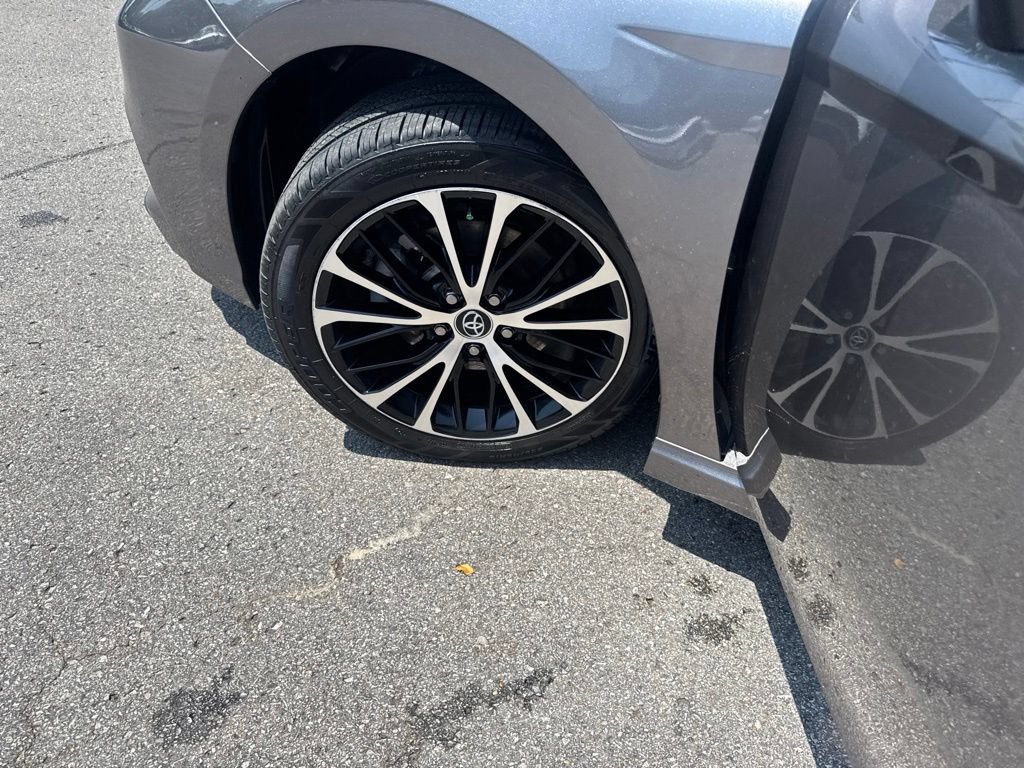 Used 2020 Toyota Camry SE FWD image 33