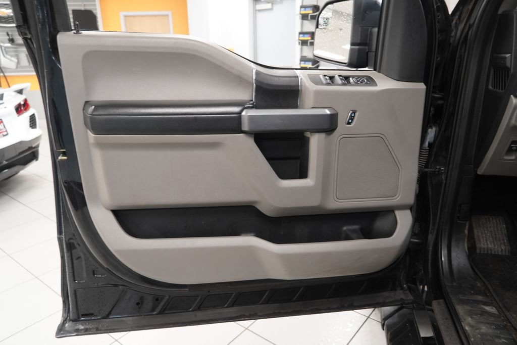 Used 2018 Ford F150 XLT w/ Trailer Tow Package image 16