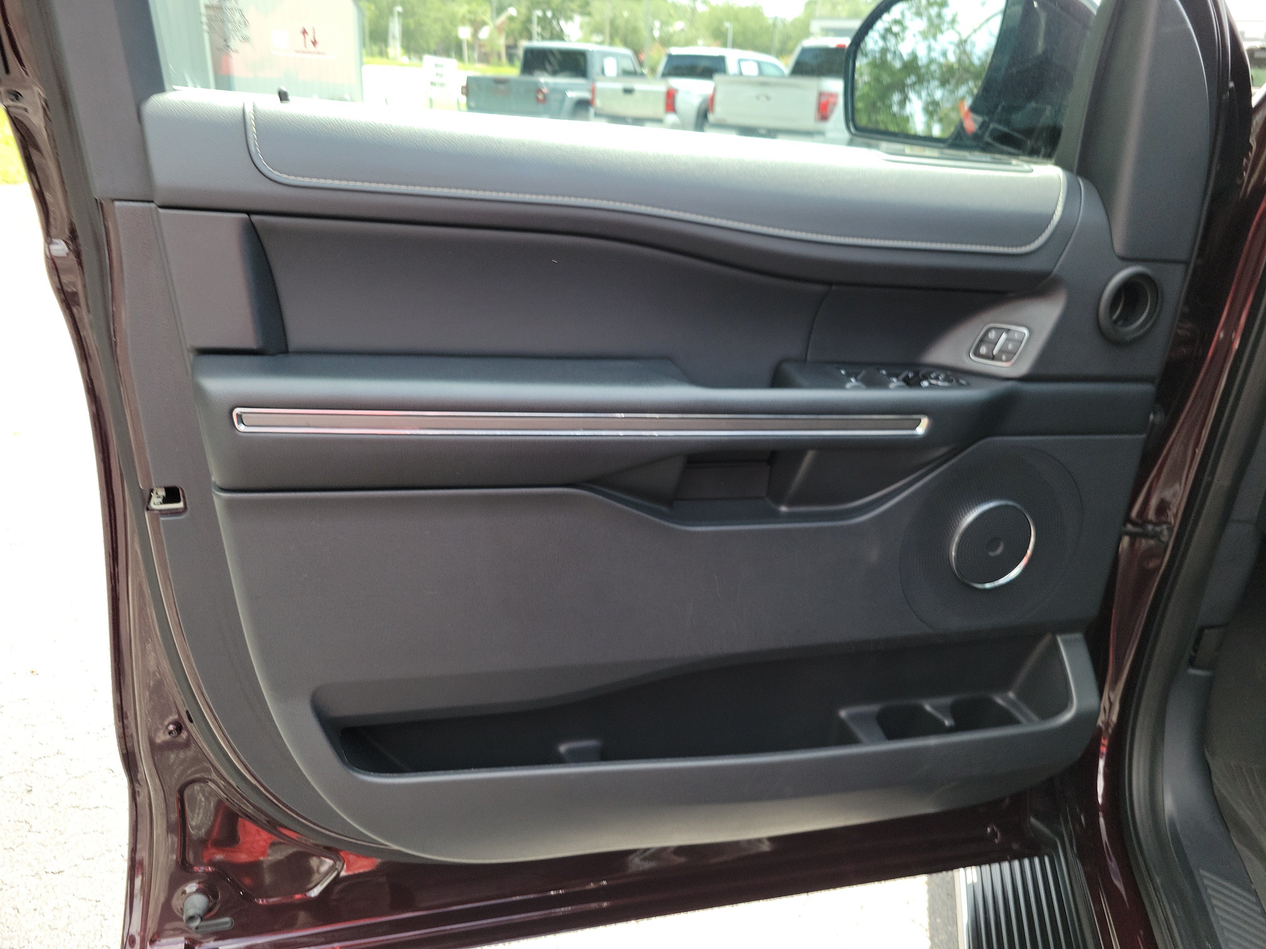 Used 2023 Ford Expedition XLT RWD image 15