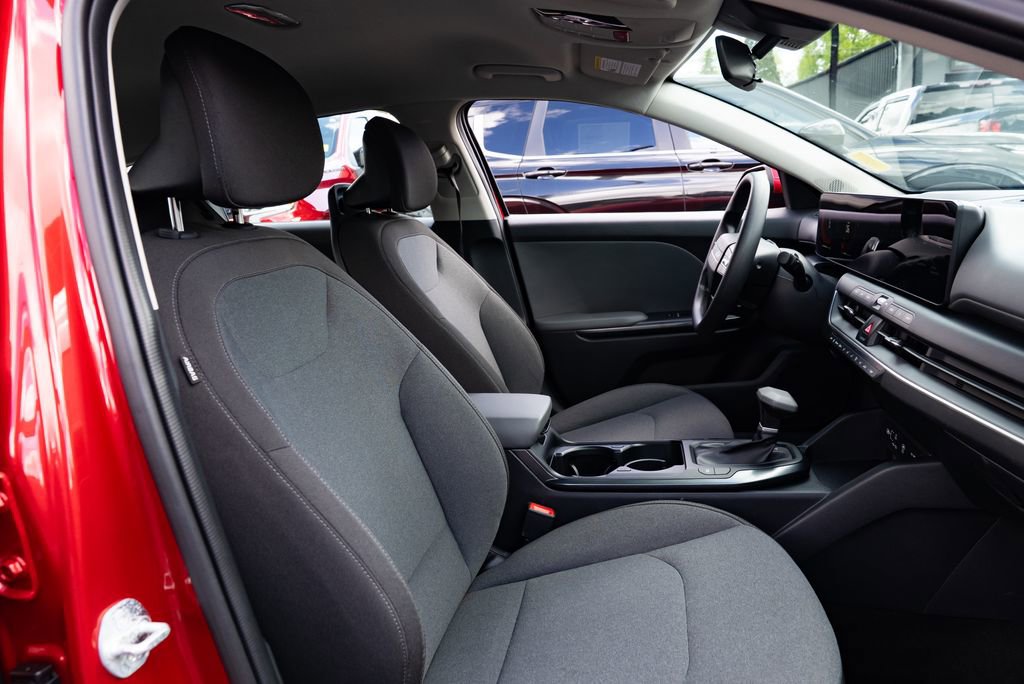 Used 2025 Kia K4 LXS image 24