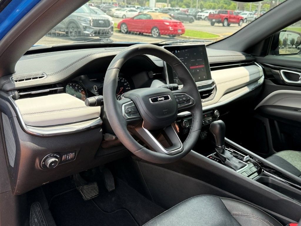 Used 2023 Jeep Compass Limited AWD/4WD image 11