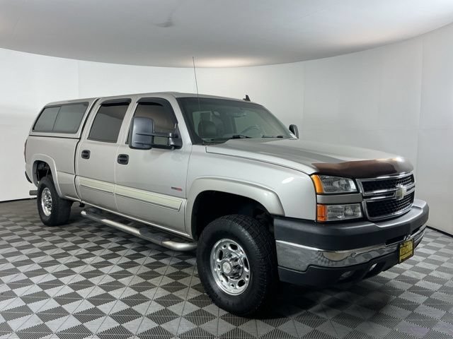 Used 2006 Chevrolet Silverado 2500 W/T w/ Skid Plate Package AWD/4WD image 3