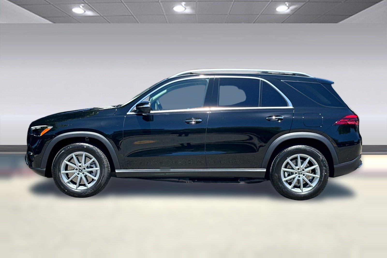 New 2026 Mercedes-Benz GLE 450e 4MATIC image 2