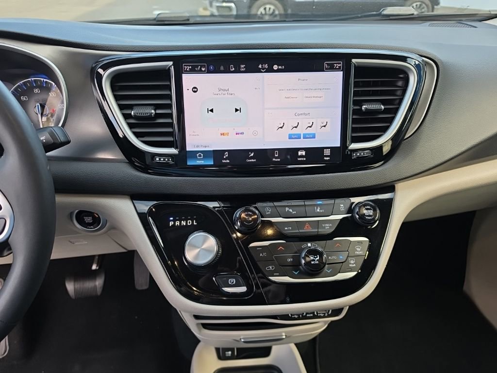 Used 2024 Chrysler Pacifica Touring-L FWD image 13