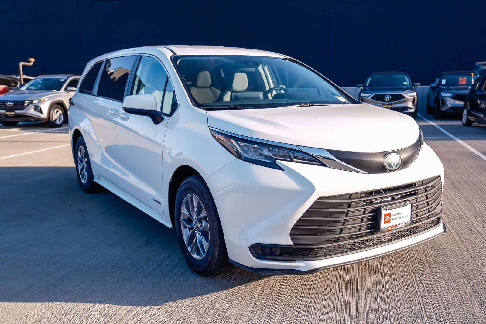 Certified 2021 Toyota Sienna LE AWD/4WD image 3