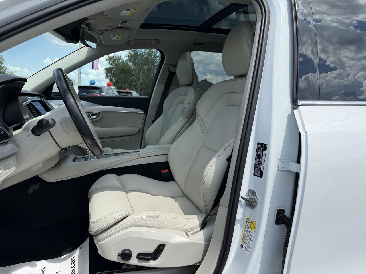 Used 2016 Volvo XC90 T8 Momentum w/ Vision Package AWD/4WD image 15