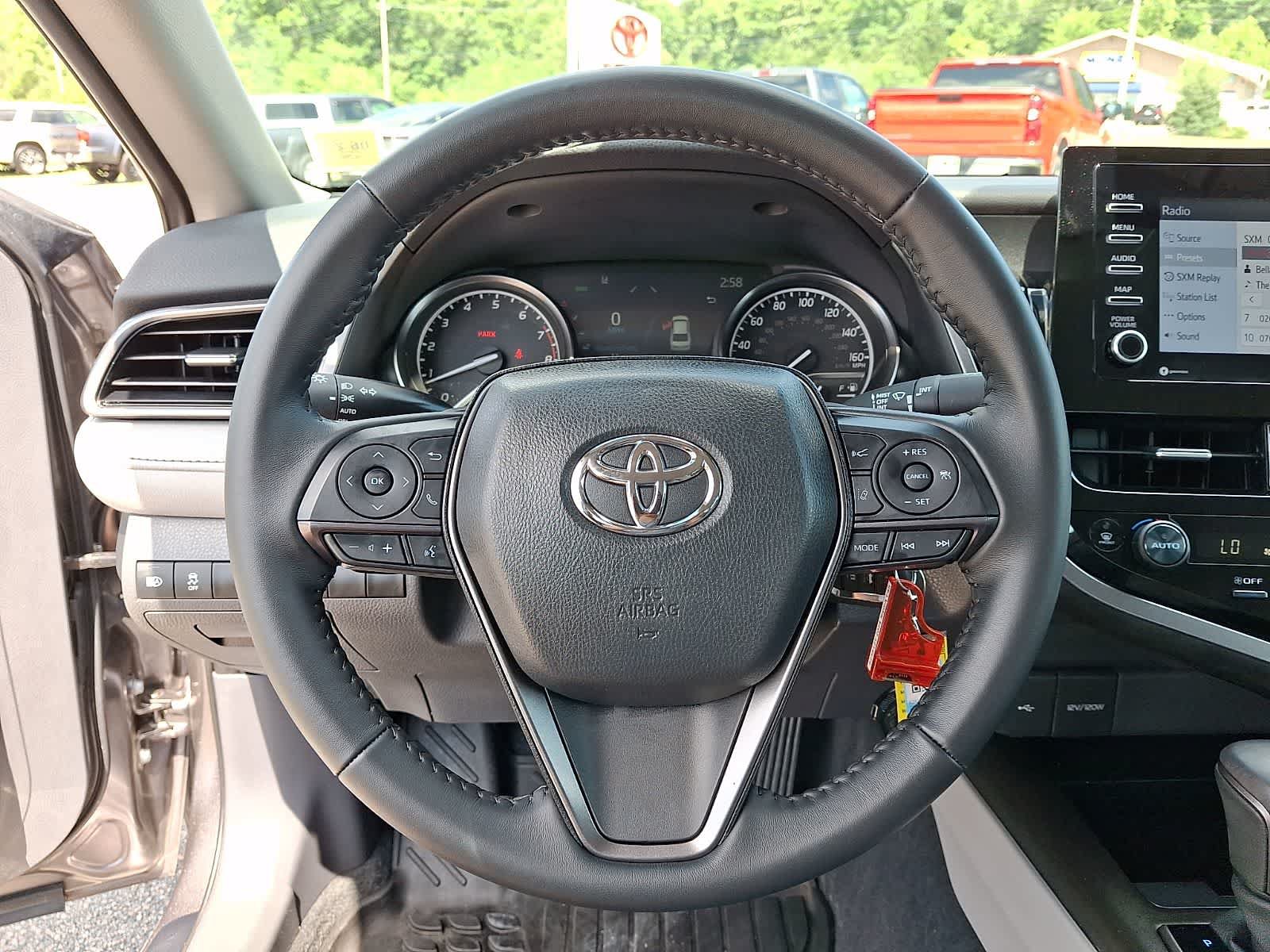 Used 2024 Toyota Camry SE AWD/4WD image 23