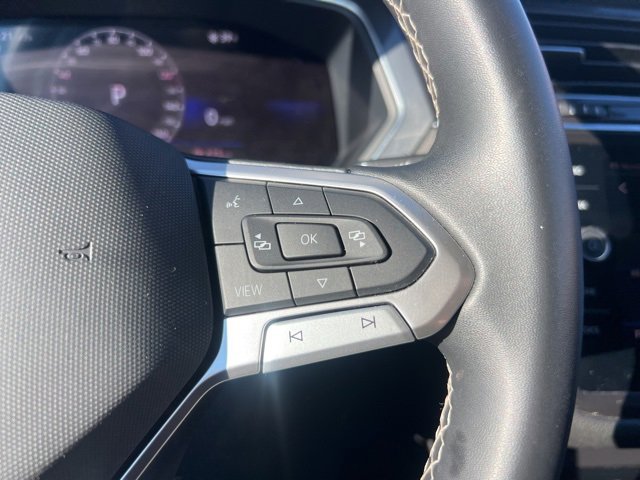 Used 2022 Volkswagen Tiguan SE w/ Panoramic Sunroof Package image 7