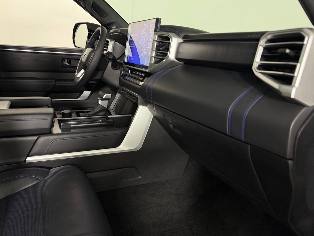 Used 2025 Toyota Sequoia Platinum image 32