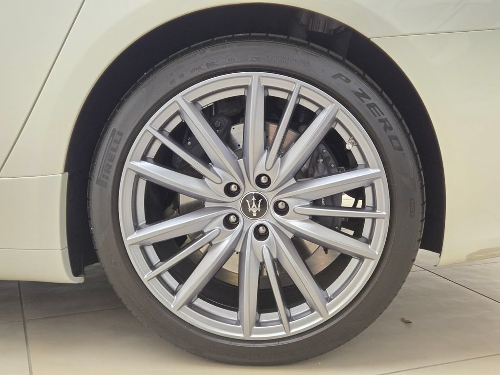 Used 2023 Maserati Quattroporte GT RWD image 14