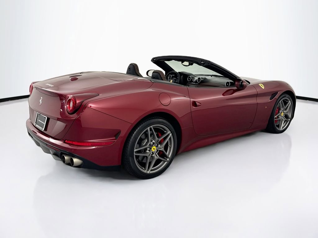 Used 2016 Ferrari California T RWD image 5