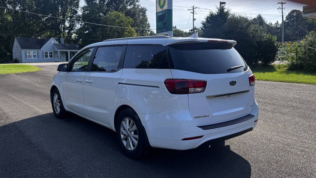 Used 2016 Kia Sedona LX w/ Option Group 020 FWD image 6