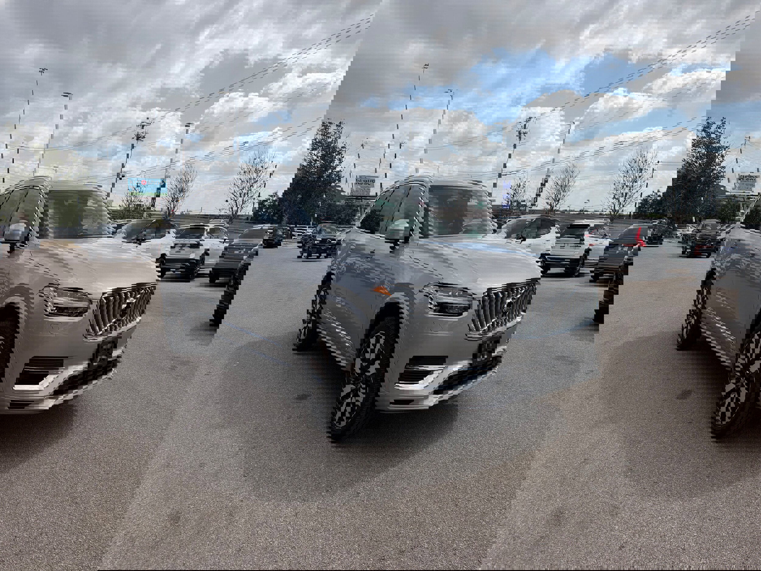 Certified 2024 Volvo XC90 T8 Plus w/ Protection Package Premier image 7