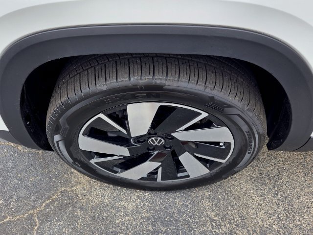 New 2026 Volkswagen Atlas Cross Sport SE FWD image 18