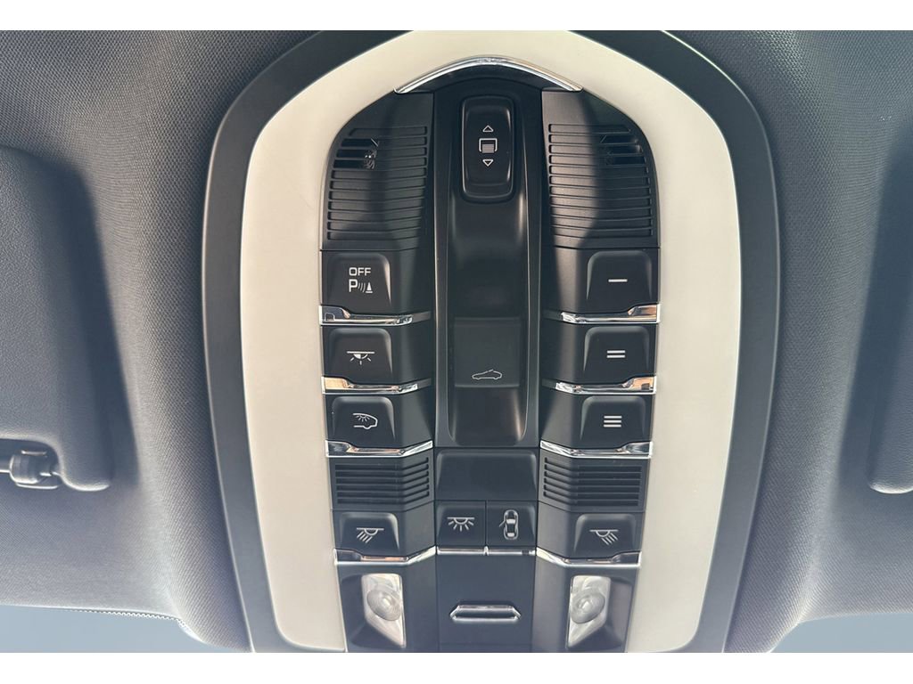 Used 2024 Porsche Macan Turbo image 18