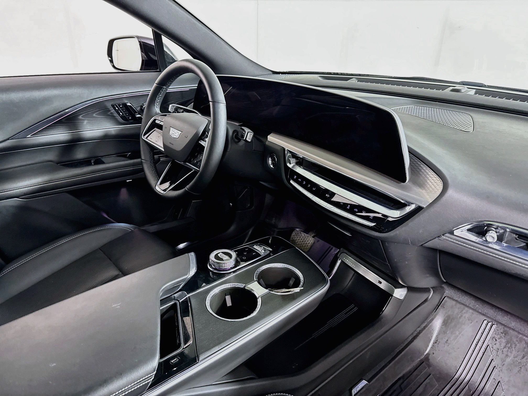 Used 2024 Cadillac Lyriq Sport w/ LPO, Floor Liner Package AWD/4WD image 29
