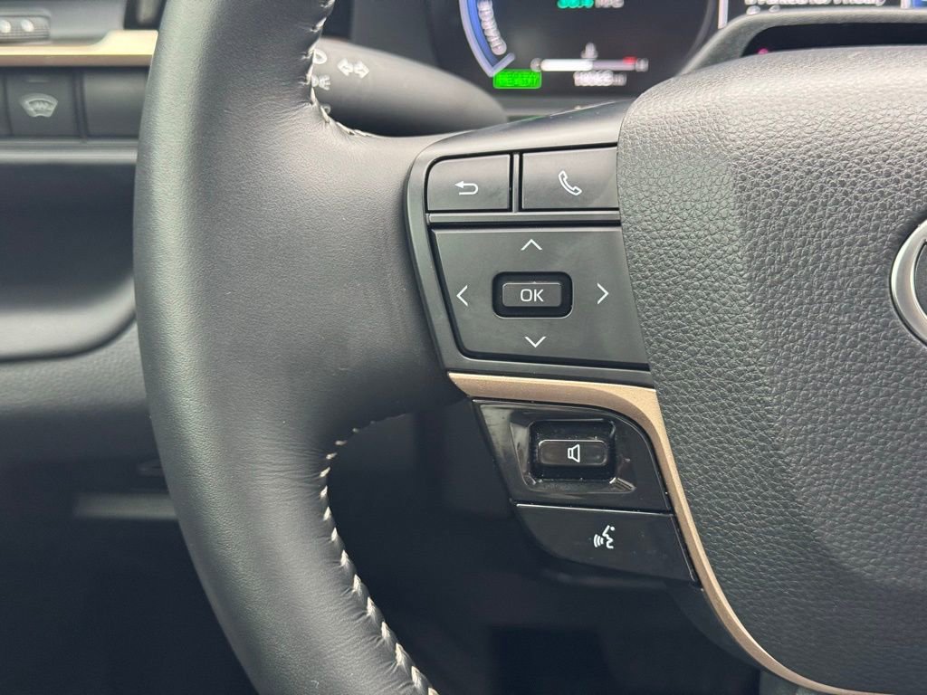 Certified 2025 Toyota Crown Limited image 26