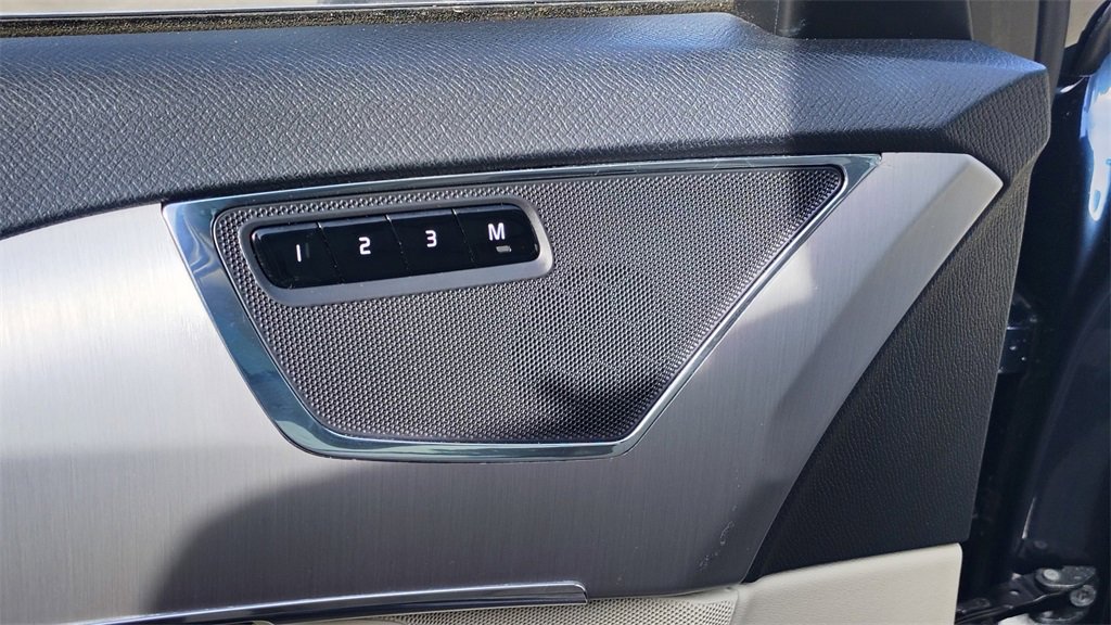 Used 2022 Volvo XC90 T5 Momentum w/ Climate Package image 9