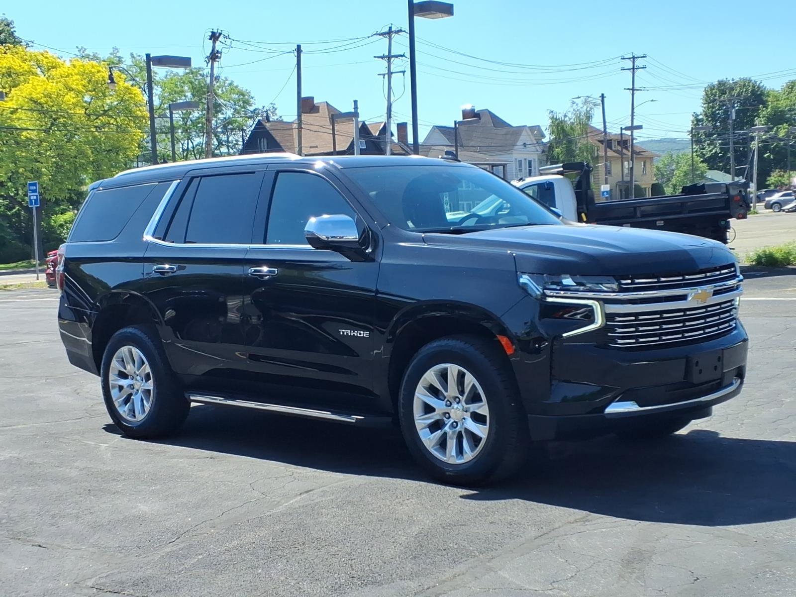 Used 2024 Chevrolet Tahoe Premier AWD/4WD image 1