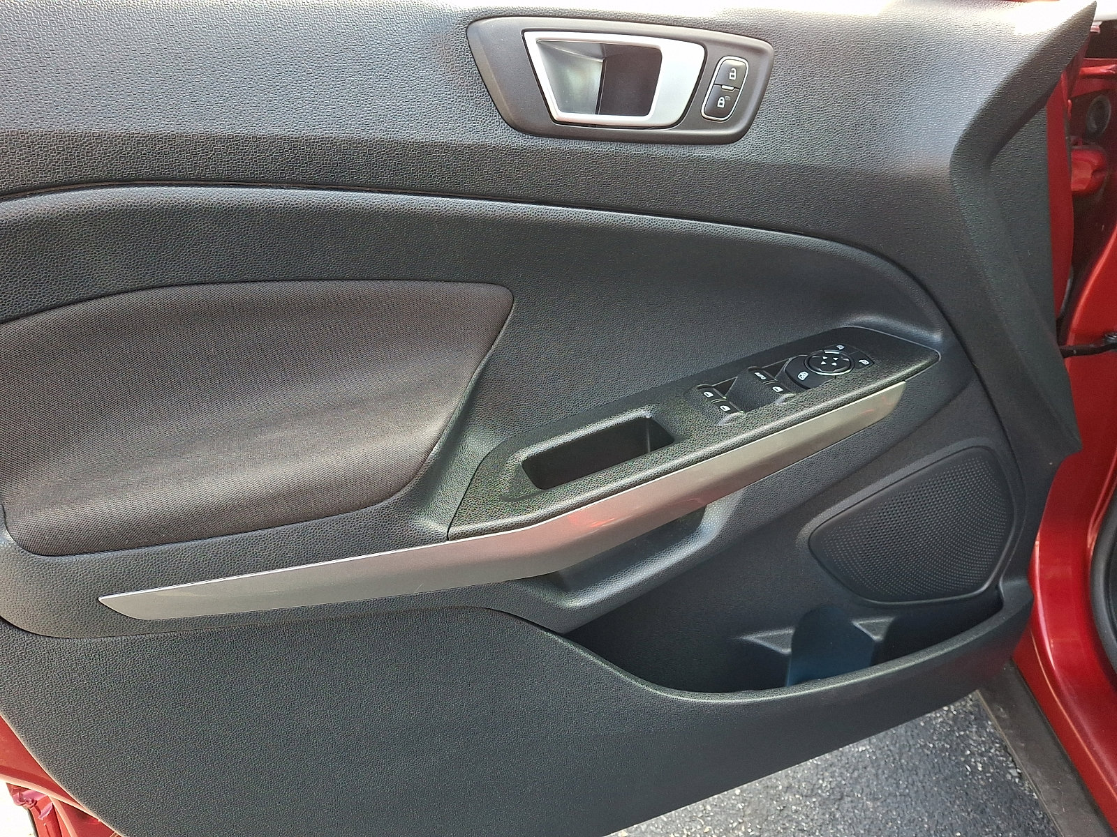 Used 2018 Ford EcoSport SE w/ SE Convenience Package image 13