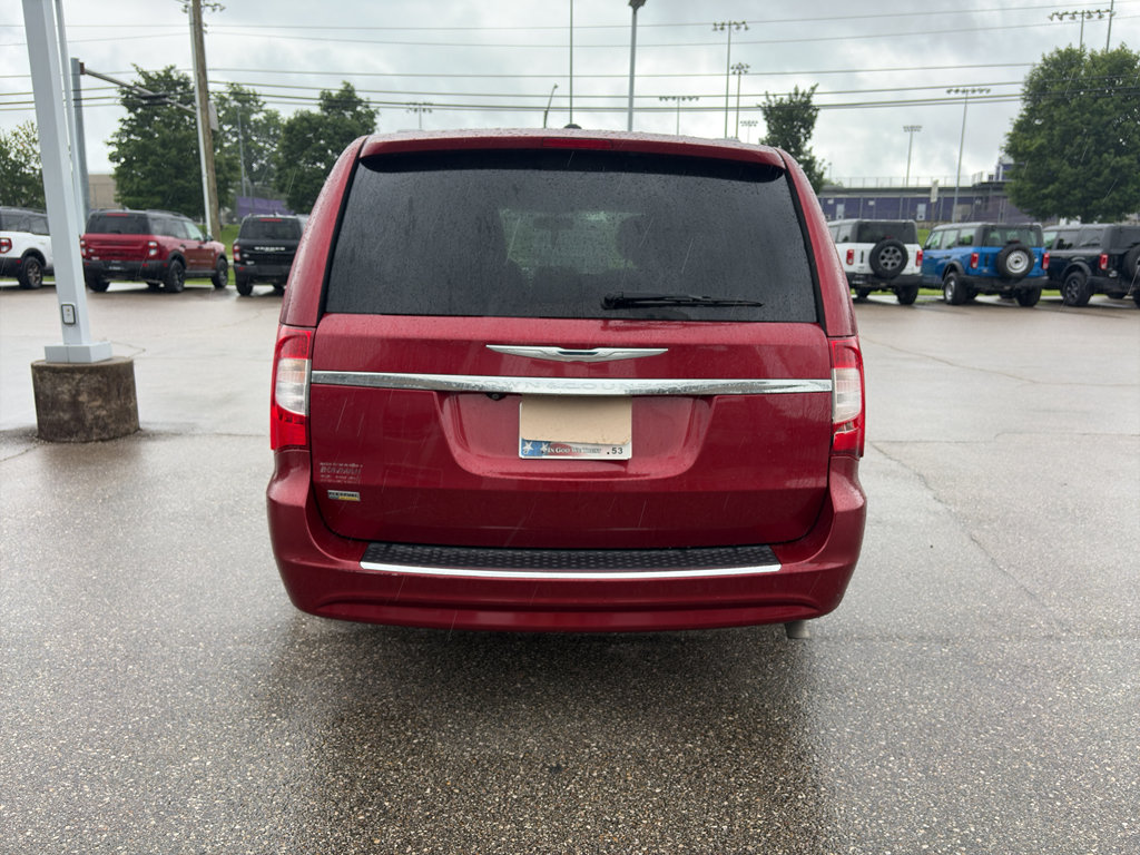 Used 2014 Chrysler Town & Country Touring FWD image 7