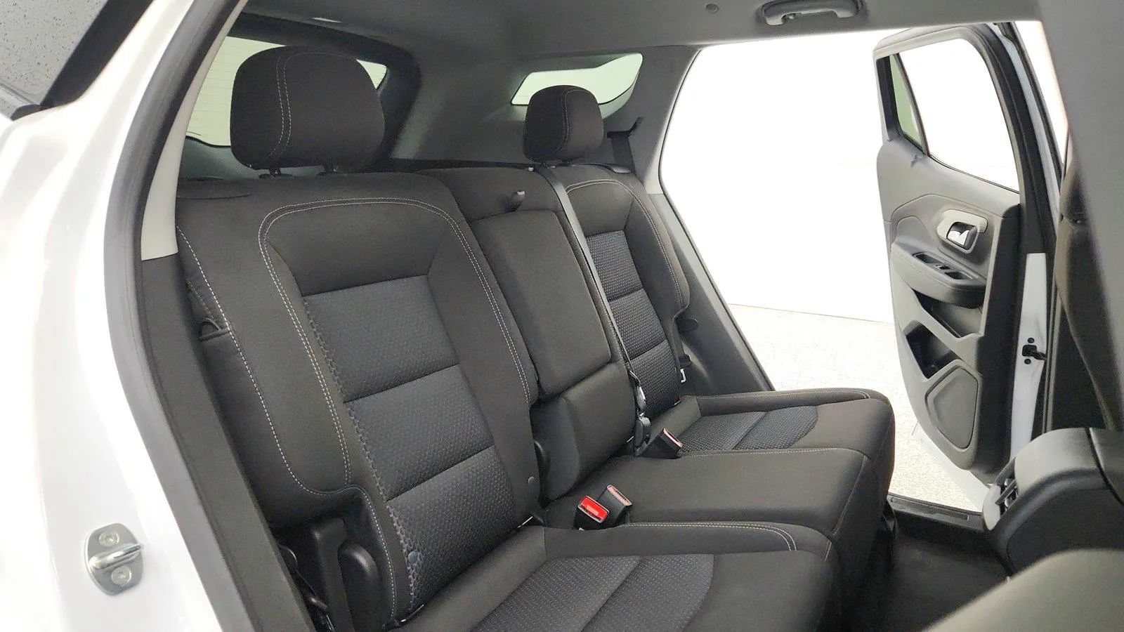 Used 2024 GMC Terrain SLE w/ Driver Convenience Package FWD image 30
