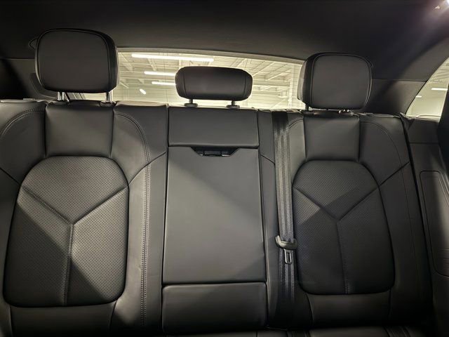 Certified 2025 Porsche Macan AWD/4WD image 26