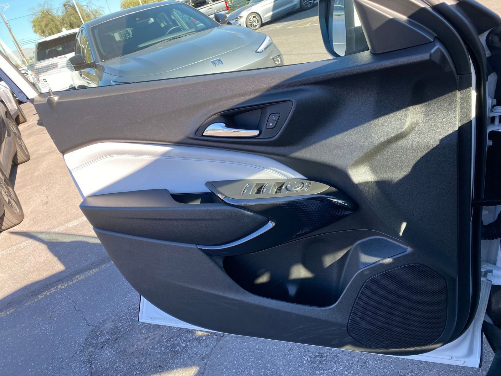 Used 2025 Chevrolet Trax LT w/ LT Convenience Package image 20