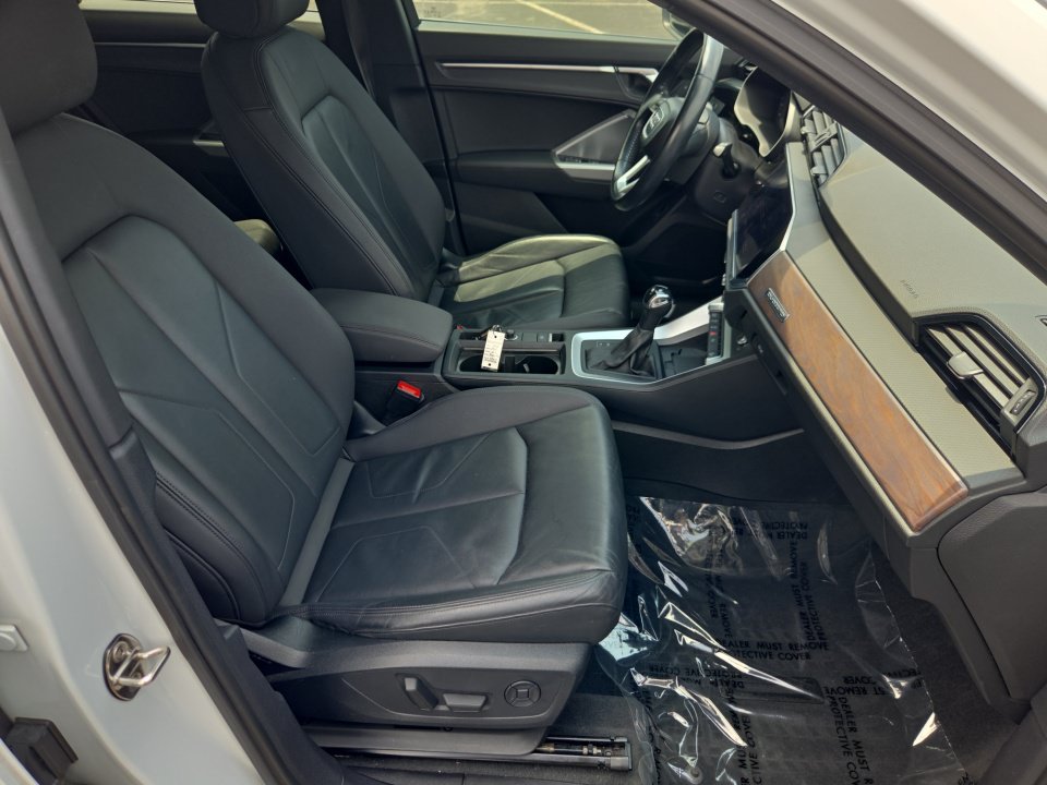 Used 2019 Audi Q3 2.0T Premium Plus w/ Premium Plus Package AWD/4WD image 32