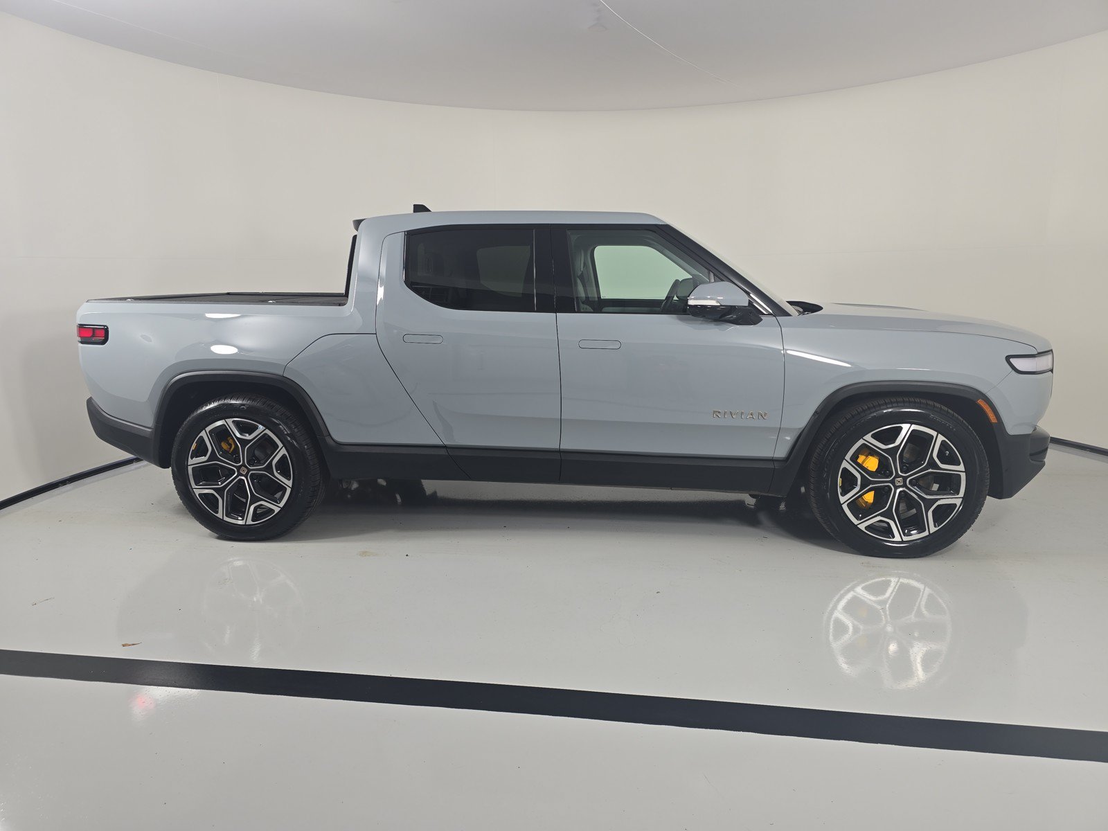 Used 2023 Rivian R1T Adventure AWD/4WD image 6