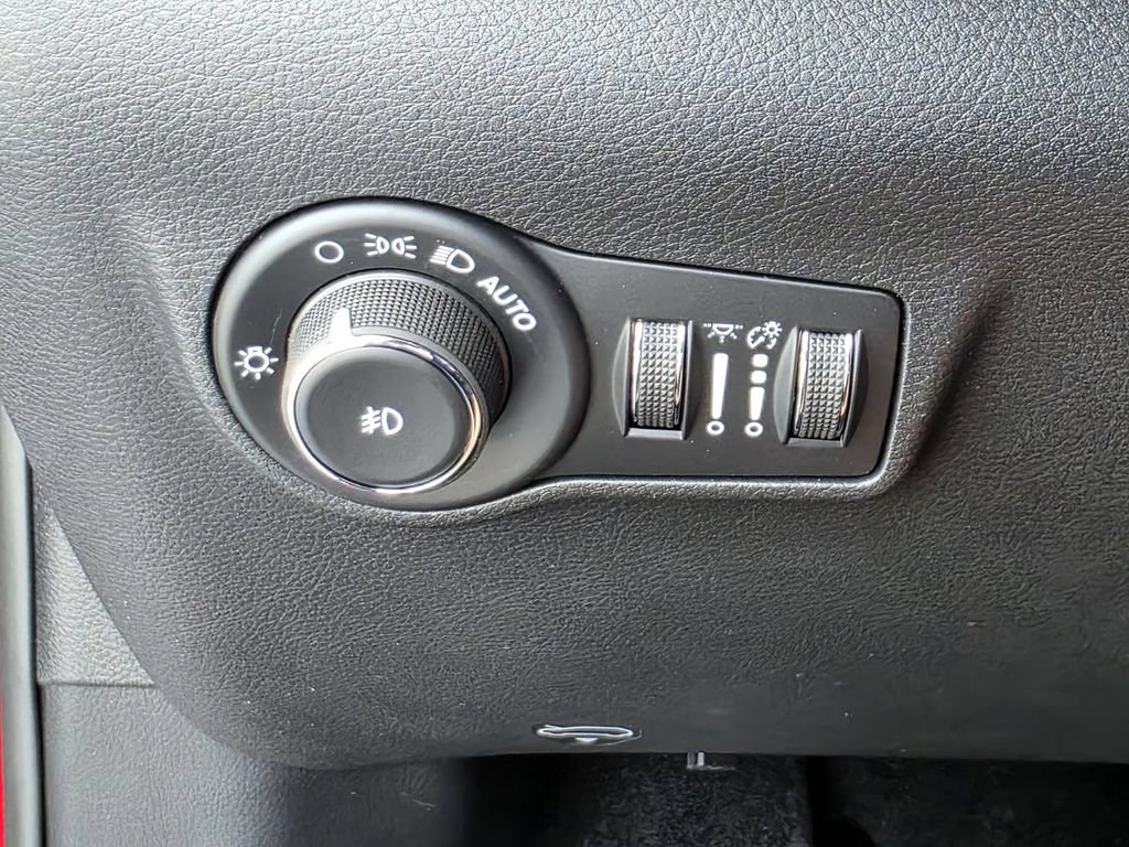 New 2026 Jeep Compass Latitude AWD/4WD image 25