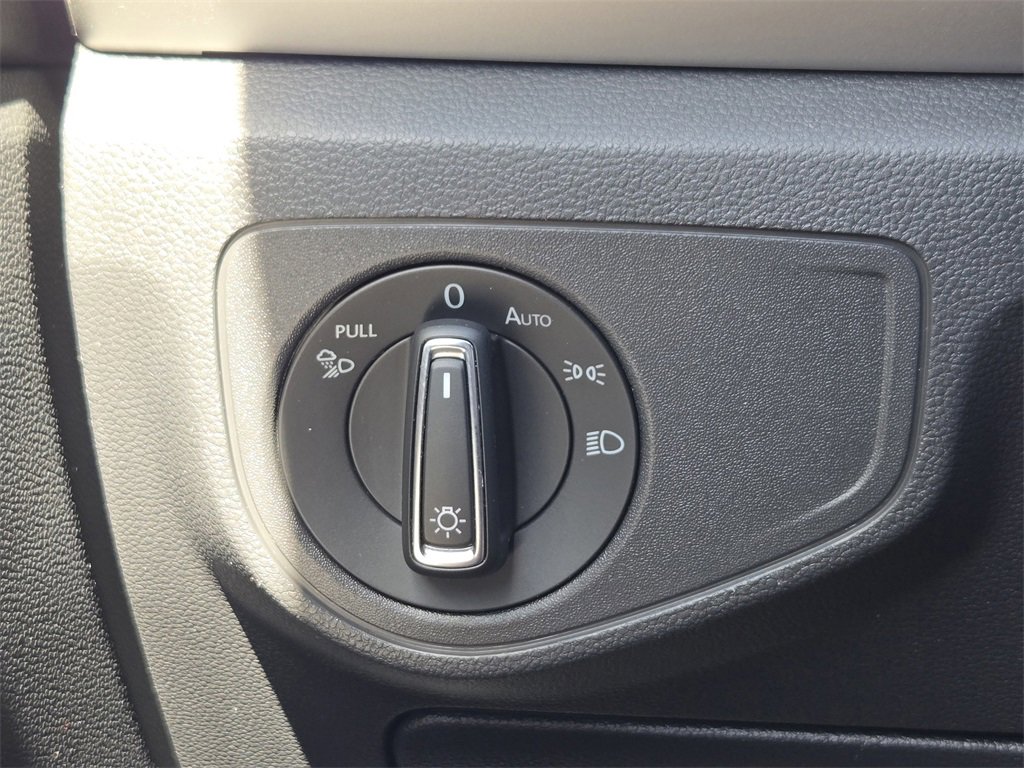 Used 2022 Volkswagen Atlas Cross Sport SE image 24