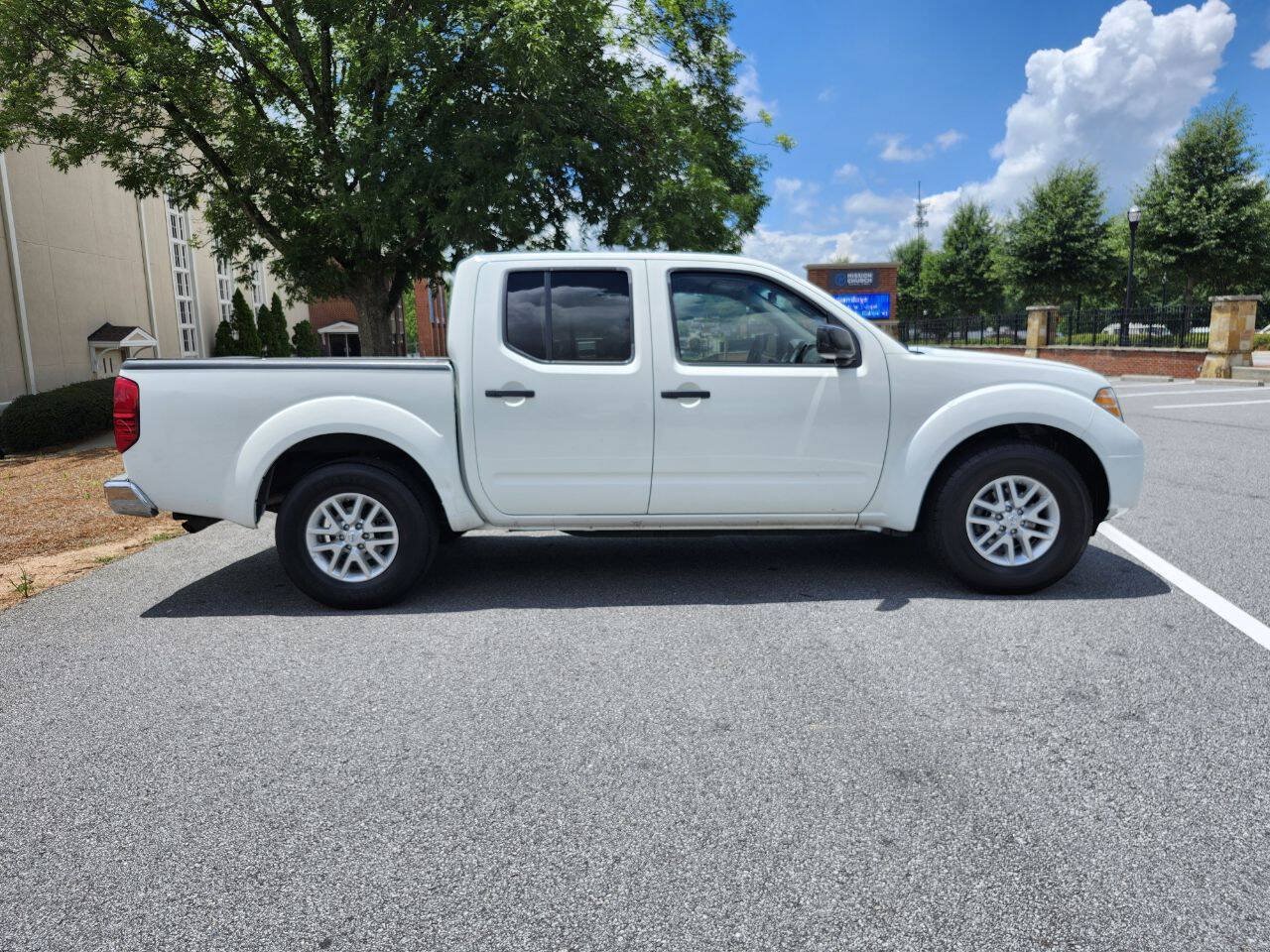 Used 2019 Nissan Frontier SV RWD image 18