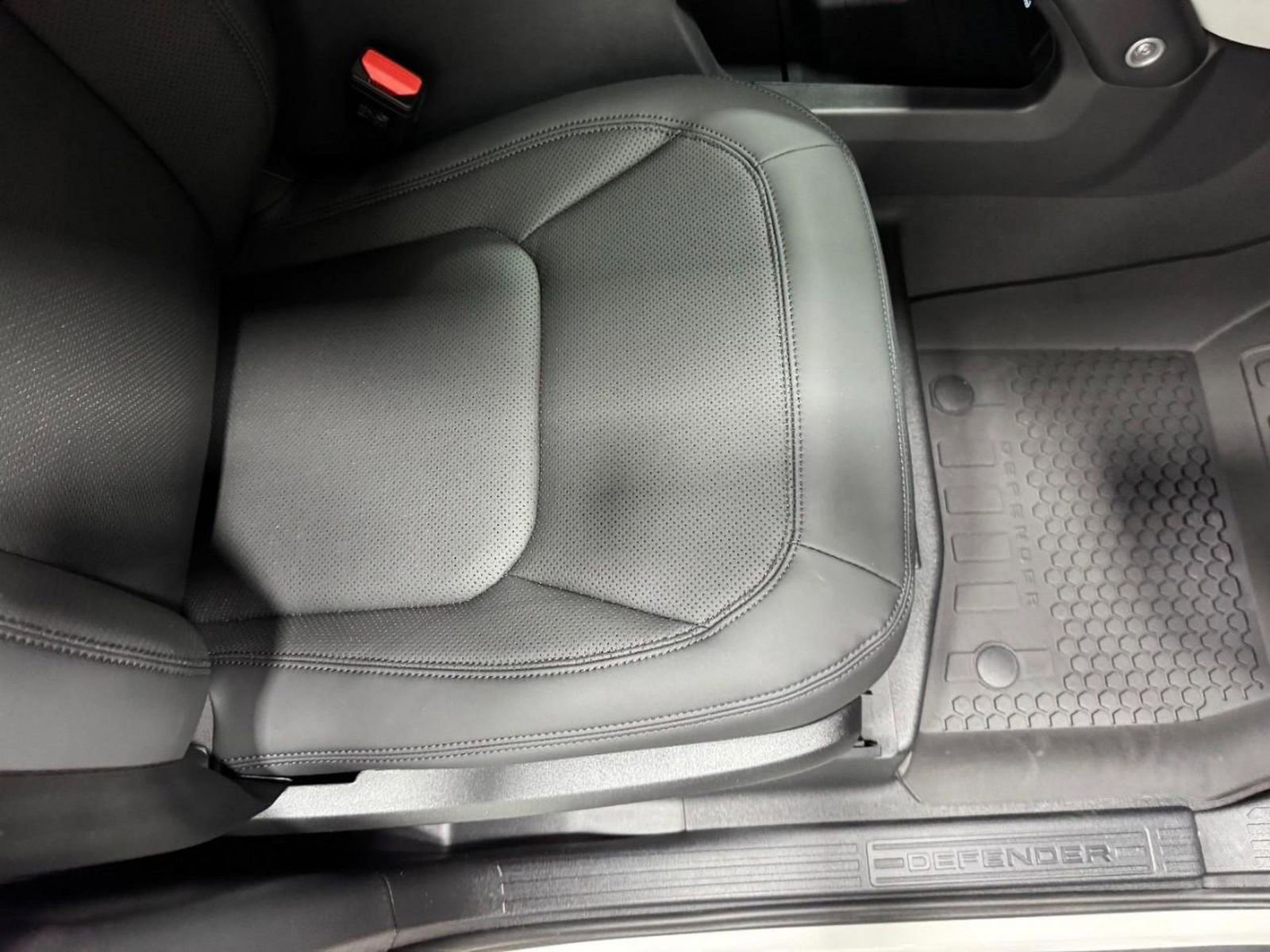 New 2026 Land Rover Defender 110 S image 19