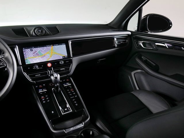 Certified 2026 Porsche Macan AWD/4WD image 19