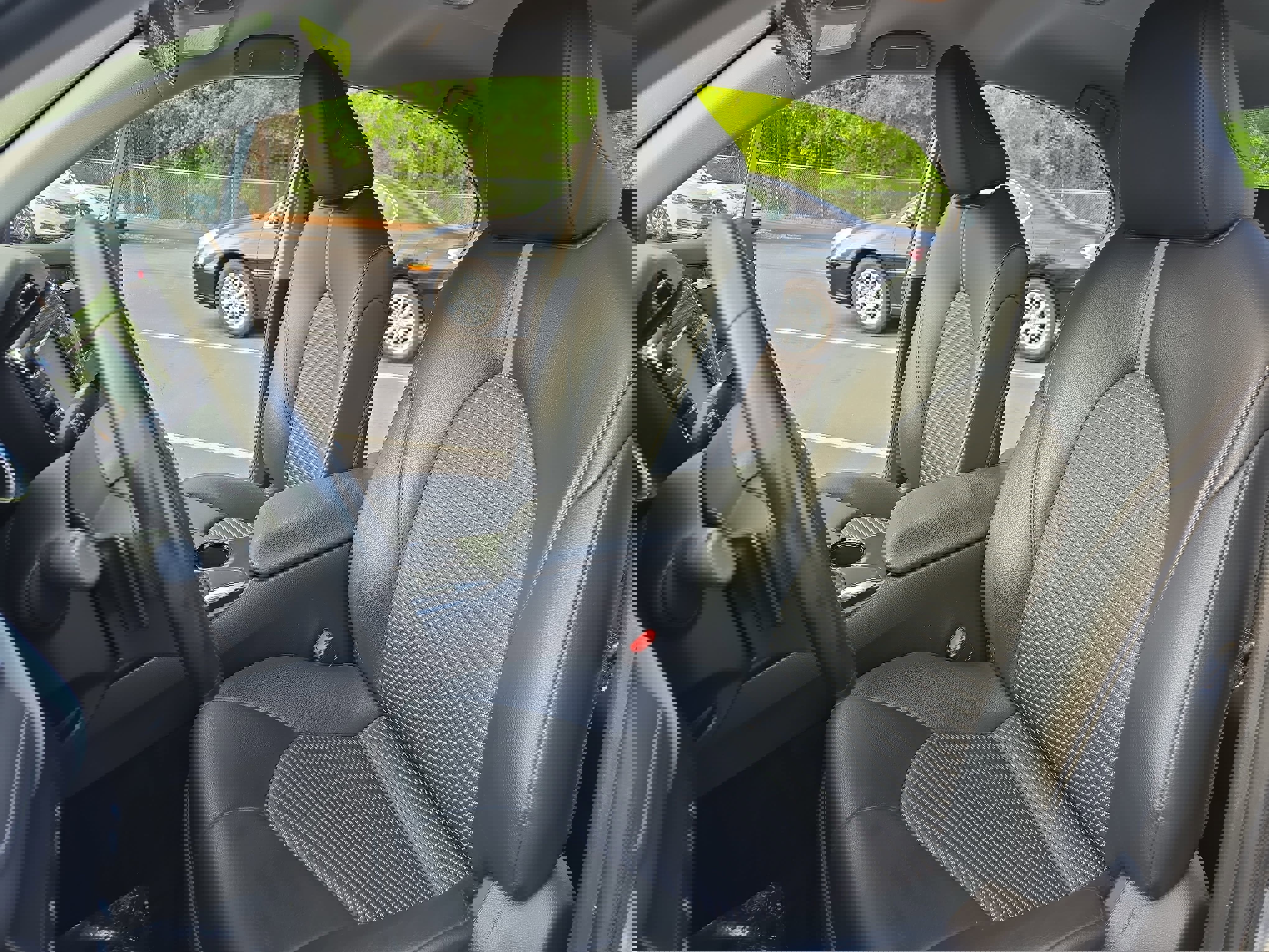 Used 2018 Toyota Camry SE FWD image 14