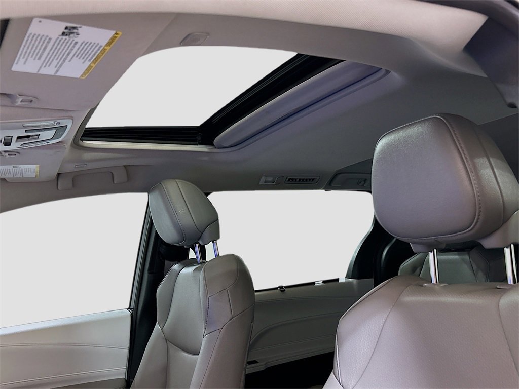 Used 2025 Toyota Sienna XLE image 19