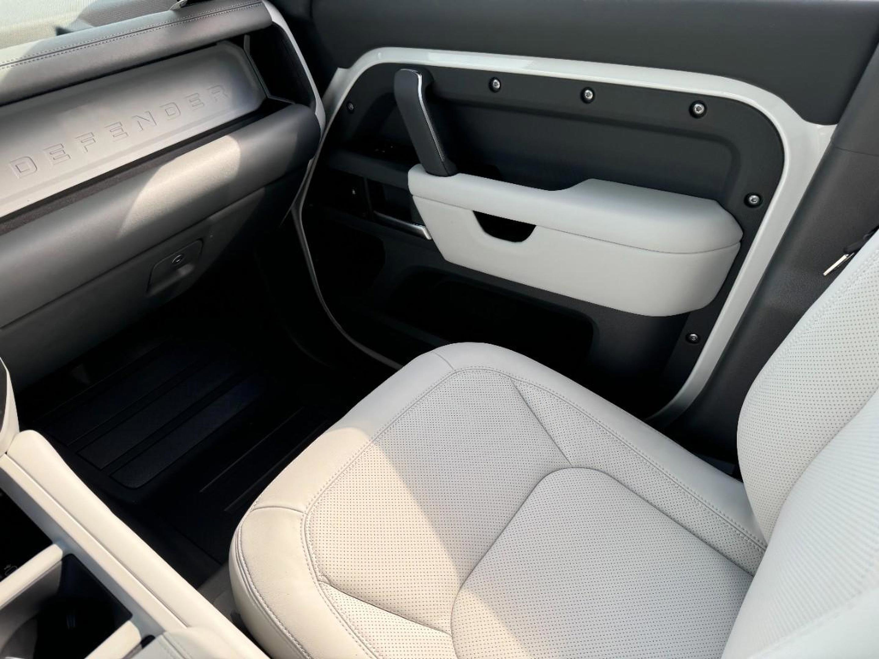 Certified 2025 Land Rover Defender 130 X-Dynamic SE image 20